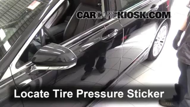 2013 Lincoln MKZ 2.0L 4 Cyl. Turbo Pneus et roues Vérifier la pression des pneus